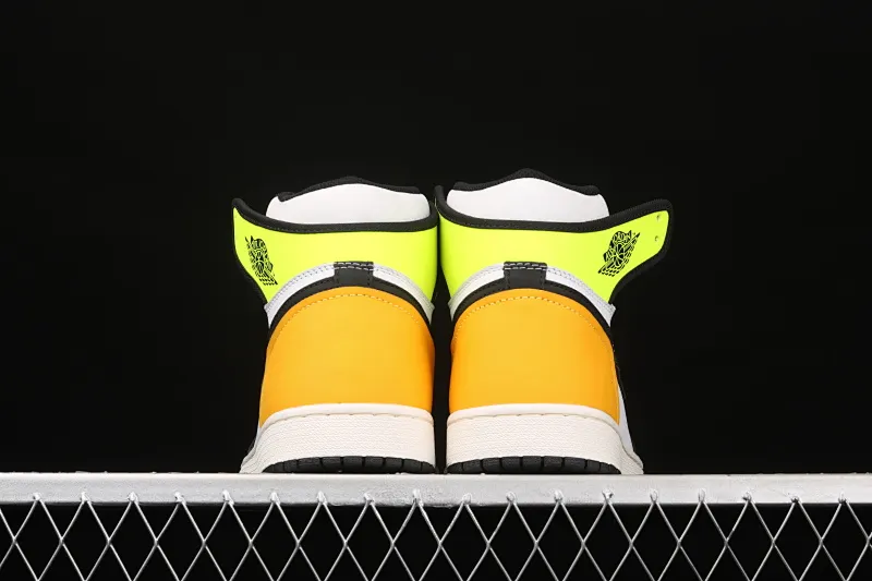 All categories Air Jordan Jordan series basketball shoes Air Jordan 1 High H version Air Jordan 1 Retro High OG AJ1 Joe 1 fluorescent yellow green Gaobang basketball shoes 555088-118